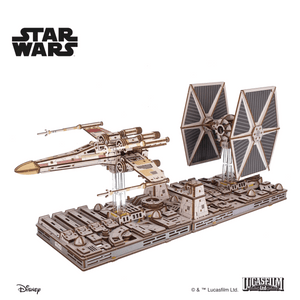 Luke Skywalker`s™ X-Wing Starfighter™ + TIE Fighter™