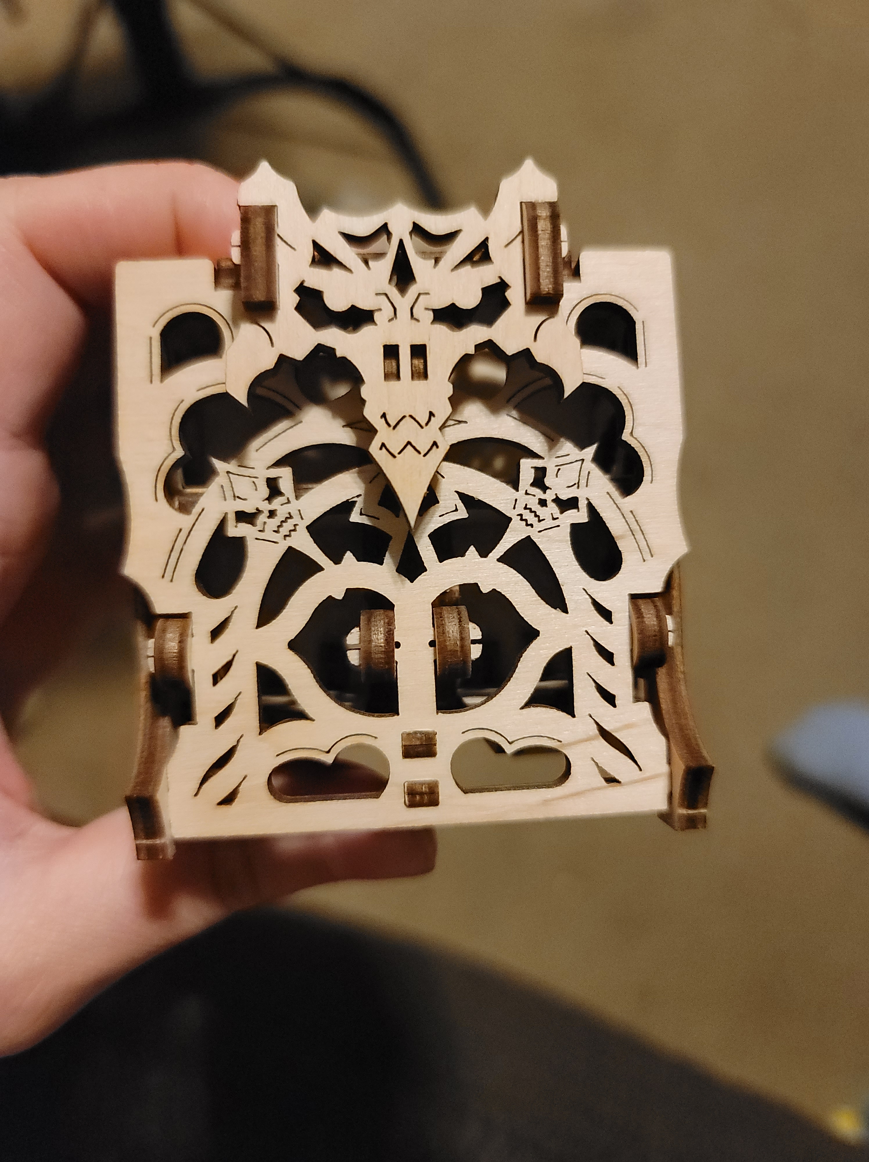 UGears Dice Keeper review 190856