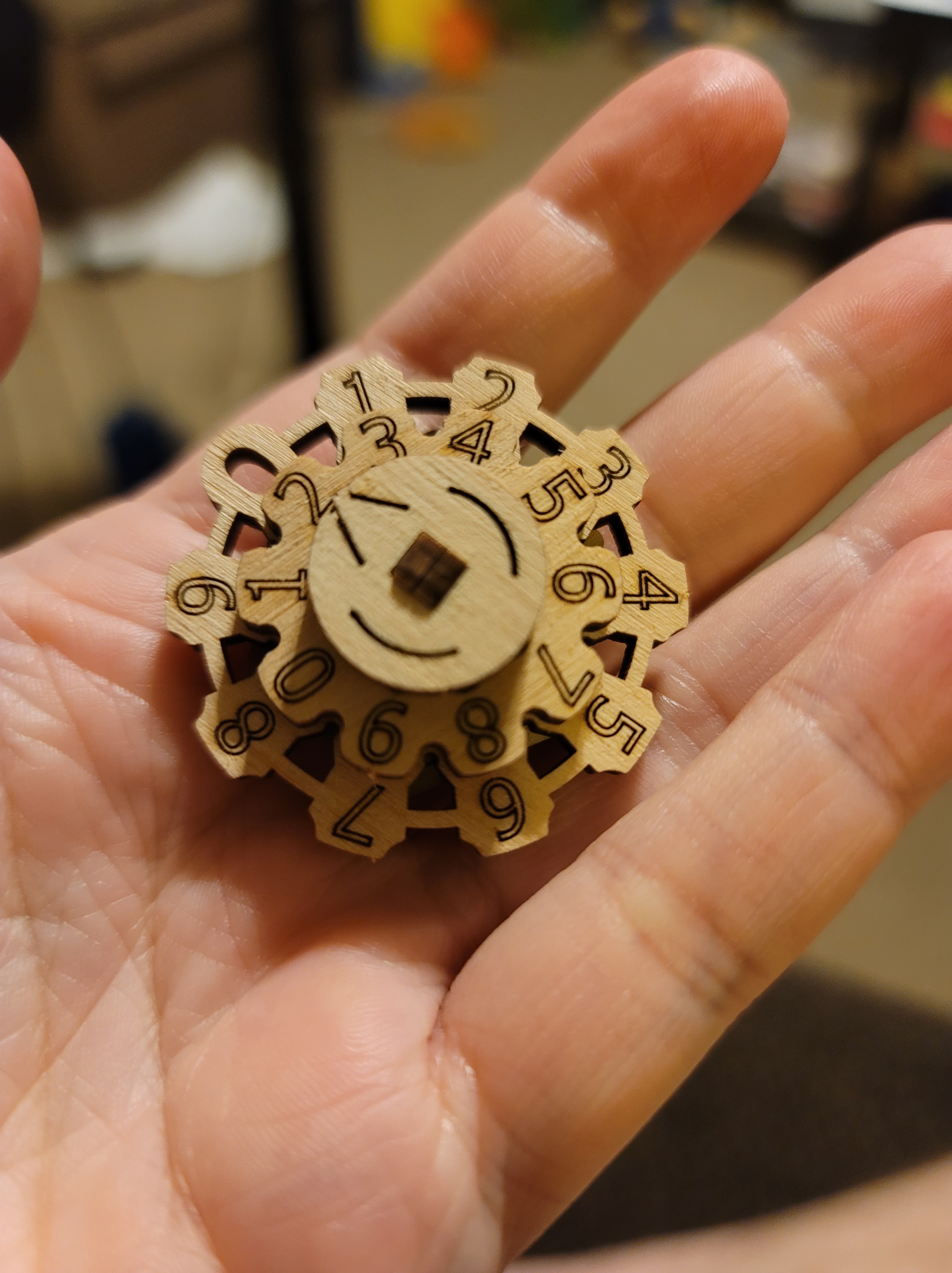 UGears Dice Keeper review 190854